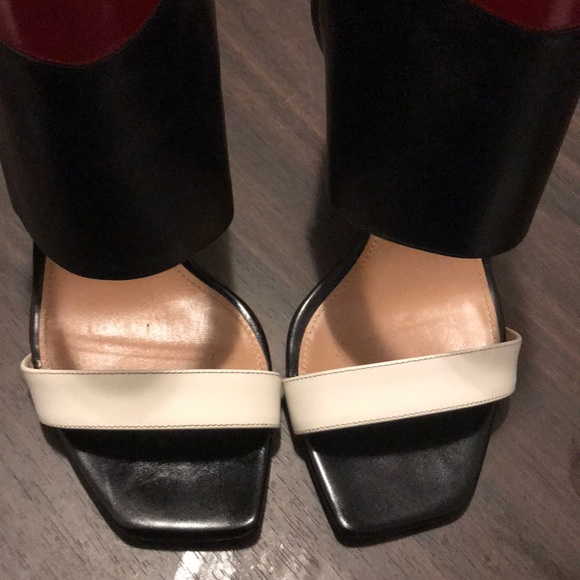 Hugo Boss Heels/ booties - Picture 2 of 4
